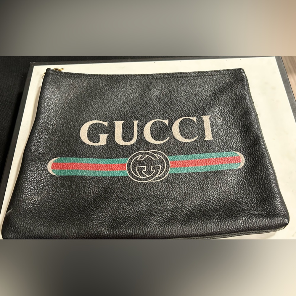 Authentic Gucci Pebbled Calfskin Medium Clutch